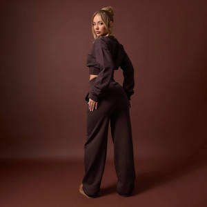 Ensemble de survêtement 2 pièces pour femmes marron chocolat de qualité supérieure personnalisée Ensemble de survêtement 2 pièces à capuche et pantalon de survêtement pour femmes - Product Image 2