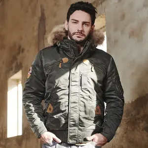 Veste d'hiver chaude et imperméable avec garniture en fourrure naturelle sur le capuche - Product Image 1