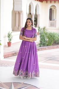Robe en soie Vichitra de qualité supérieure avec broderie de sequins et de fils Zari, qualité d'exportation indienne, fabricant de Surat - Product Image 2