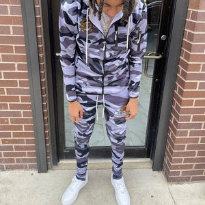 2024 ensemble de jogging personnalisé homme coupe-vent imperméable veste en polyester à capuche veste légère ensembles de survêtement en nylon pour hommes - Product Image 5