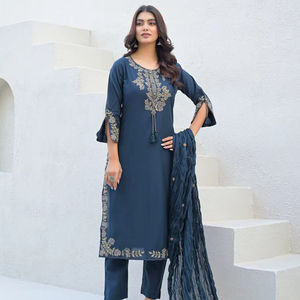 Catálogo completo de Kurti, pantalón y Dupatta de algodón bordado y elegante disponible a precio de mayoreo, colección premium. - Product Image 1