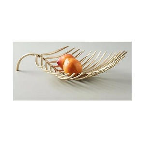 Frutero dorado en forma de hoja de lujo hecho a mano plato de servicio ecológico sostenible pulido exclusivo para fiestas y bodas - Product Image 3