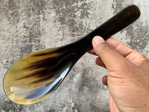 Cuchara Moderna de Cuerno de Búfalo para Cocina y Mesa - Product Image 3