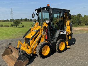 Chargeuse compacte JCB 1CX Skid Steer Loader 3 tonnes Mini godet avant Chargeuse rétrocaveuse Type pompe/chenille-entraînement Machine de construction compacte - Product Image 2