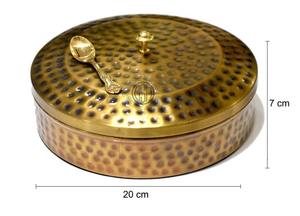 Caja Redonda de Latón para Especias (Masala Dabba) con Tapa y Contenedores Interiores, Hecha a Mano, para Uso en Cocina, Hotel o Restaurante, con Diseño Martillado - Product Image 4