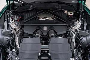 Aston Martin DB12 V8 Coupé RWD 2024 incroyablement parfait avec faible kilométrage en stock, proposé à un prix fantastique - Product Image 3