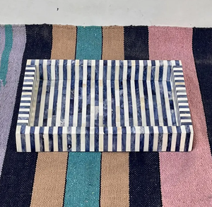 Bandeja Decorativa Intrincada Hecha a Mano de Resina de Hueso y Madera Esmaltada, Tallada a Mano, Pulida, Elegante Decoración para el Hogar, Arte Único, Ecológica - Product Image 2