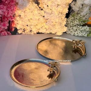 Bandeja de Exhibición de Metal Ecológica Hecha a Mano por Artesanos, Bandeja de Servicio Dorada y Plateada con Asas de Palmera Tropical, Juego de Decoración para el Hogar - Product Image 1