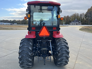รถแทรกเตอร์การเกษตรมาฮินดรา 1640 4WD ใหม่และมือสอง พร้อมหัวลากหน้า รถแทรกเตอร์แบบมีห้องโดยสารสำหรับงานในฟาร์ม ซื้อรถแทรกเตอร์มือสอง - Product Image 5