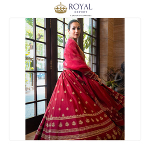 Magnifique tenue de soirée indienne de créateur en soie chinon avec dupatta en georgette et broderies, costume Anarkali à vendre - Product Image 2