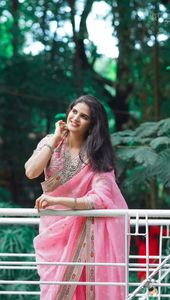 Hermoso Sari de diseñador con trabajo de hilo y secuencia - Product Image 4