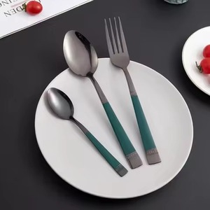 Ensemble de couverts noir mat design avec manche blanc, couverts élégants pour la table à manger à la maison, les mariages, les hôtels et les événements - Product Image 4