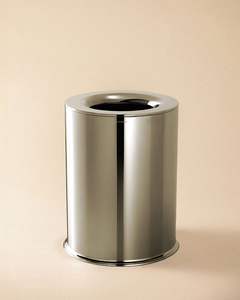 Elegant Metal Waste Bin For Modern Homes With Sleek Appearance That Enhances <b>Overall</b> Room Aesthetics Perfectly - Product Image 2
