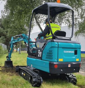 Achetez une excavatrice Sunward SWE 20F/FED à vendre, avec une puissance de 18 chevaux et une profondeur de creusement maximale de 2,3 mètres de profondeur au total. - Product Image 4
