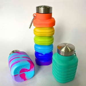 Bouteille d'eau de voyage en silicone pliable forme carrée 500ml - Product Image 1