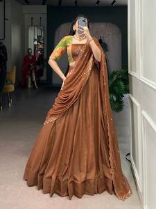 ชุดเลเฮนกาโชลี ดูปาตตา เสื้อเบลาส์ถักมือ แขนสั้น สีช็อกโกแลตครัช พลีน พร้อมลายกอตตาปาตี - Product Image 5