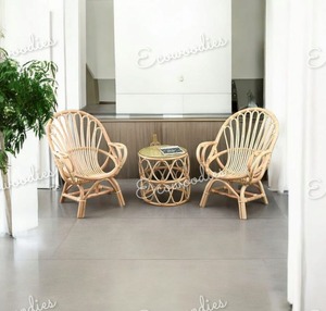 Ensemble de trois chaises d'extérieur en rotin et osier Ensemble de table chaise de jardin, de balcon et de terrasse pour la maison, le salon et l'extérieur de l'hôtel - Product Image 1