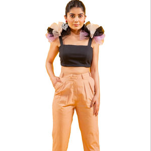 Ensemble haut pantalon 2 pièces pour femme Noir à volants Épaule Drama Top Tan Pantalon Disponible Grandes Tailles Tissé Haute Finition Produit - Product Image 1