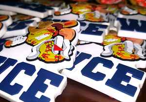 แผ่นกันกระแทกหมวกเบสบอล Champ King แบบกำหนดเอง พร้อมเรซิน PVC กาว 3M เทป 2D/3D สำหรับโลโก้ทีม - Product Image 3