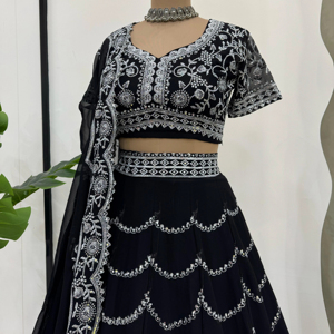 Hermosa ropa de fiesta Lehenga Choli con hilo y trabajo de secuencia - Product Image 1