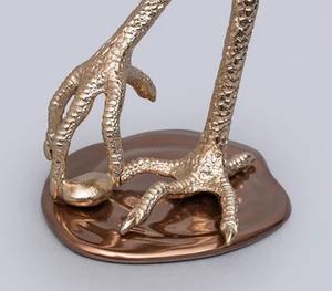 Portavelas artesanal de aluminio dorado con patas de gallina con vidrio gris perfecto para agregar un encanto decorativo elegante y acogedor - Product Image 2