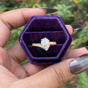 Anillo de compromiso de moissanita VVS1 de corte brillante redondo de 0,84 CT elaborado en anillo de aniversario de oro amarillo sólido de 10K regalo para ella - Product Image 1