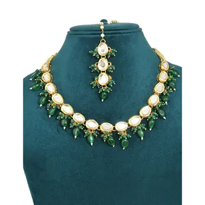 Ensemble de collier en perles vertes Kundan Meenakari plaqué or 24 carats en acier inoxydable pour les mariages et les bijoux de mariée raffinés - Product Image 2