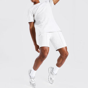 Nouvelle mode pour hommes, logo personnalisé, ensemble t-shirt et short en coton OEM, vente en gros au prix de gros avec fermeture élastique à la taille - Product Image 1