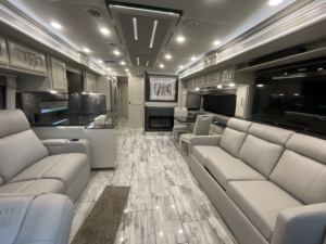 Meilleur prix 2024 2025 Fleetwoods RV Discovery LXE 40M Motorhome Classe A Euro 5 Emission 4-6 Passagers pour l'exportation mondiale - Product Image 2