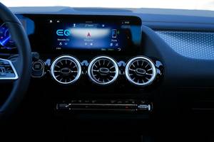 Mercedes-Benz EQA 260 Usata 2025, SUV 5 Posti, Automatica, Sedili Elettrici con Aria Condizionata |   Pronto per l'esportazione - Product Image 3