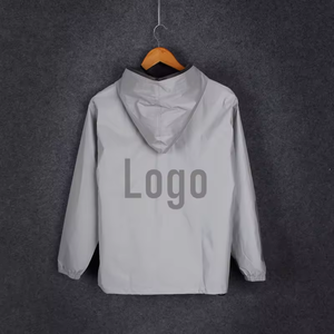 Chaqueta impermeable reflectante con diseño y logotipo personalizado para hombre, chaqueta cortavientos con capucha para dormir, ropa para hombre 2025 - Product Image 2