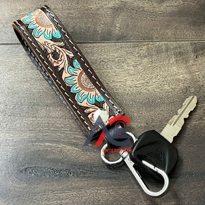 พวงกุญแจหนังวัวทำมือที่กำหนดเองได้กระเป๋าข้อมือเสน่ห์ของที่ระลึกหนังวัวแท้ของขวัญพวงกุญแจตกแต่งอินเทรนด์น่ารัก - Product Image 1