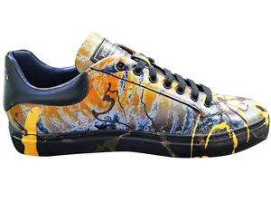 Kaliteli UNISEX ayakkabı, siyah deri, dijital baskılı. Sanatsal boyama ayakkabı sarı ve kahverengi. İtalya'da yapılan