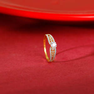 Solitario de diamante cultivado en laboratorio de forma redonda de 0.8ct con acento Anillo de compromiso de vástago dividido en anillo de oro de 14K para joyería de mujer - Product Image 4