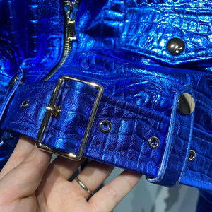 Chaqueta de Cuero Brillante Personalizada para Mujer, Diseños con Patrón de Cocodrilo, Talla Grande, Alta Calidad, Servicio OEM con Logotipo Personalizado en Nurat - Product Image 4