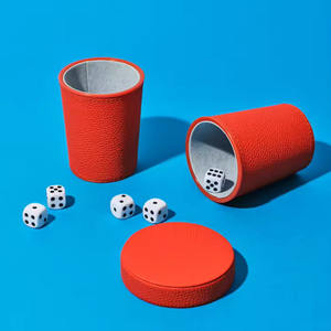 Vente en gros de tamis en cuir velours personnalisé silencieux jeu de dés bar silencieux jeu de dés silencieux avec base jeu de dés - Product Image 5