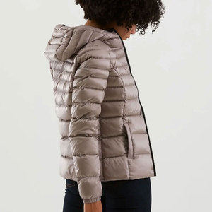 Chaqueta de Invierno Acolchada para Mujer, Personalizada al por Mayor, de Alta Calidad, Transpirable, de Algodón y Poliéster, con Capucha y Cremallera, Talla Grande - Product Image 4