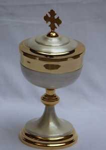 Ciborium ที่มีสไตล์สำหรับบ้านคริสตจักรรายการสินค้าอุปกรณ์แก้วไวน์เงินและสีทองมังกรแปลกโกธิคของขวัญวันคริสต์มาส