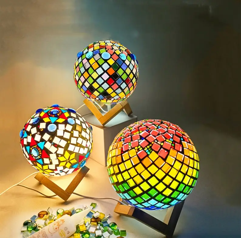 モザイクランプDIYキットは、デスクランプ用の大人のクラフトキットで見事なステンドグラス工芸品を作成します彼または彼女への完璧な誕生日プレゼント