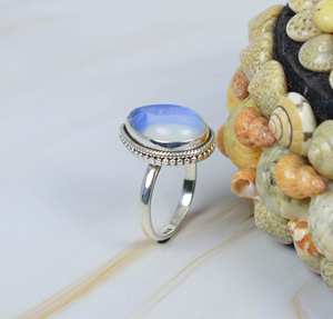 แหวนเงินแท้925งดงามอัญมณีโอปอลสีนมทำด้วยมือและออกแบบด้วยความระมัดระวังแหวนโบราณมีสไตล์สำหรับผู้หญิง - Product Image 2