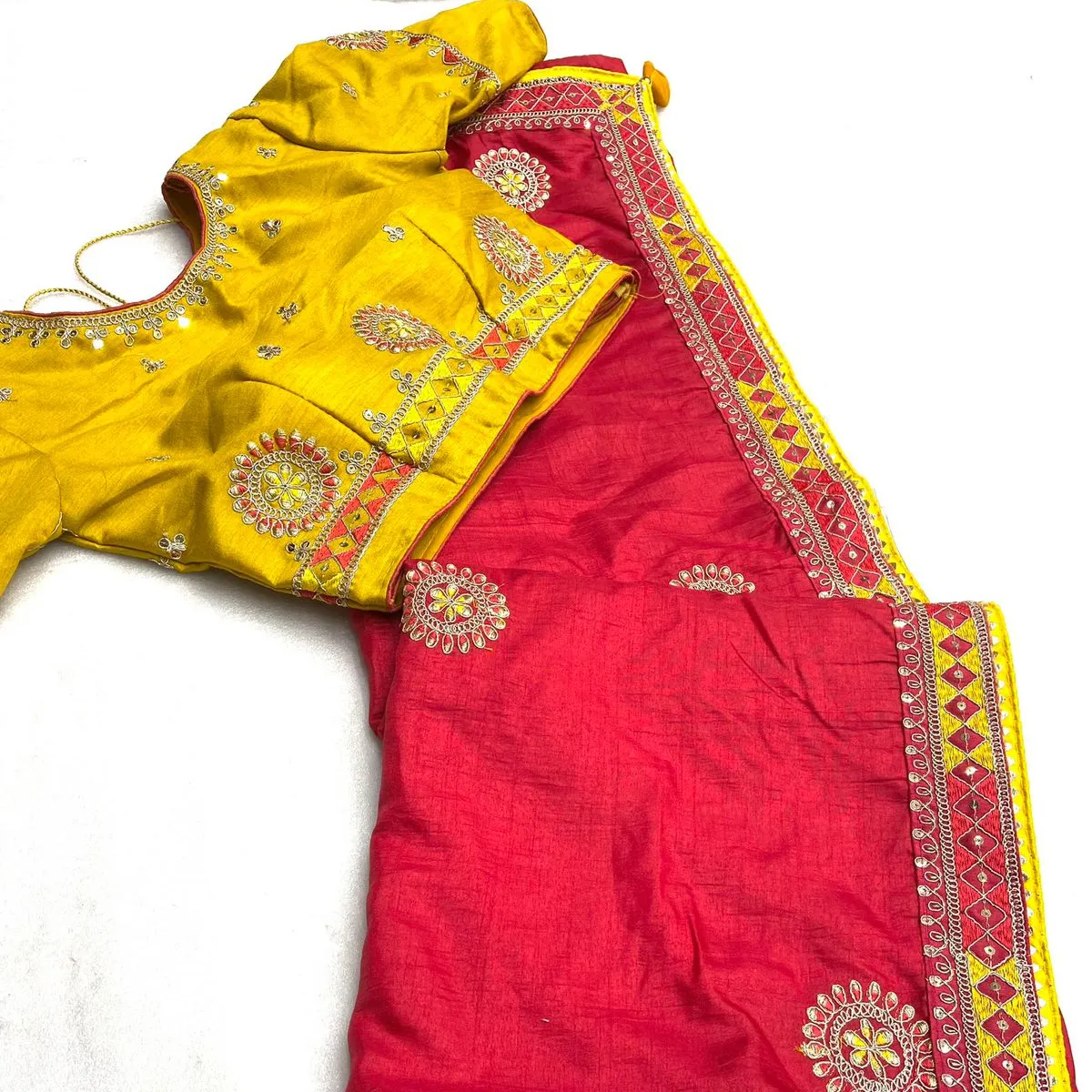 Новый хит дизайн в стизаной блузке великолепный плотный сари dola silks с несколькими блестками и программированием и красивая кнопка во всем