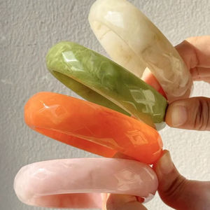 กำไลข้อมือเรซิ่นแฟชั่น สร้อยข้อมืออะคริลิคเรซิ่นทันสมัยสำหรับผู้หญิง ขายส่ง สีตามสั่ง งานฝีมือ bh - Product Image 1