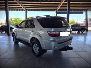 Toyota Fortuner 3.0D-4D d'occasion, conduite à gauche/droite, 2010 - Product Image 3