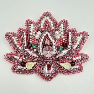 Broches de Cuentas Hechos a Mano por Diseñadores - Accesorios de Alta Calidad con Color y Forma Personalizados, Diseño Moderno para Regalos de Baby Shower - Product Image 1