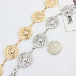 Robe et pull de mode européens et américains avec ceintures métalliques décoratives pour resserrer la taille - Product Image 2