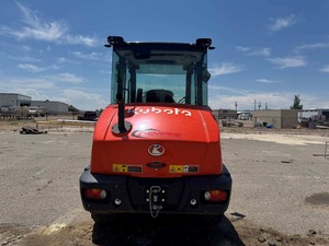 Cargadora de Ruedas Compacta Kubota R640 con Motor Denison Hidráulico de 64.4 HP, Euro5/EPA, Bomba Hidráulica Kawasaki, Modelo 2023, Carga Nominal de 9 Toneladas - Product Image 2