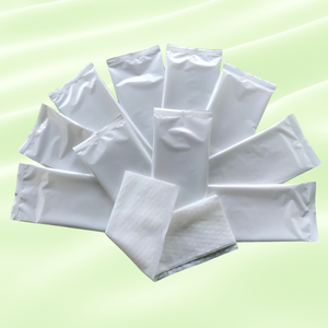 Paquete único de toallitas húmedas hipoalergénicas Limpieza rápida Tamaño de viaje conveniente Hecho a medida en Vietnam Buen servicio - Product Image 2