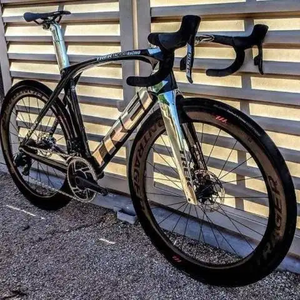 Bicicleta de carretera Trek Madone SLR 9 Gen 6 ensamblada para adultos - Product Image 1