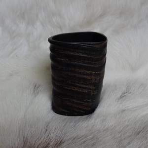 Verre en corne naturelle noir et blanc poli, matériau organique, taille personnalisée, étanche, style européen, pour fêtes et mariages - Product Image 1