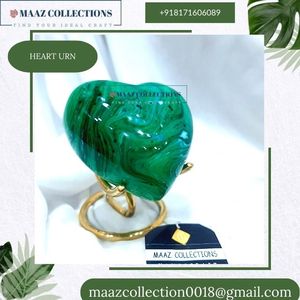 Urna de recuerdo de corazón de latón de estilo americano con caja de terciopelo Urna de cremación de latón pequeña con acabado dorado para cenizas humanas - Product Image 5